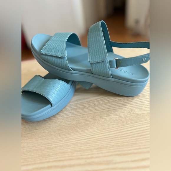 Vionic Women's Teal Sandals - Picture 3 of 6